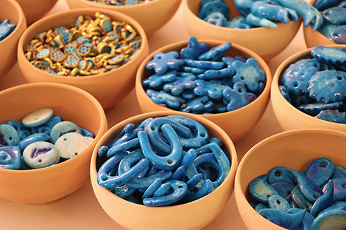 Create Persian Blue Beads in Qom