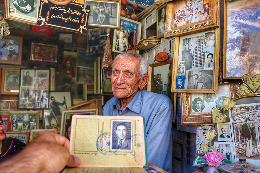 Walking Tour Through the Last Craftsmen of Old Shiraz